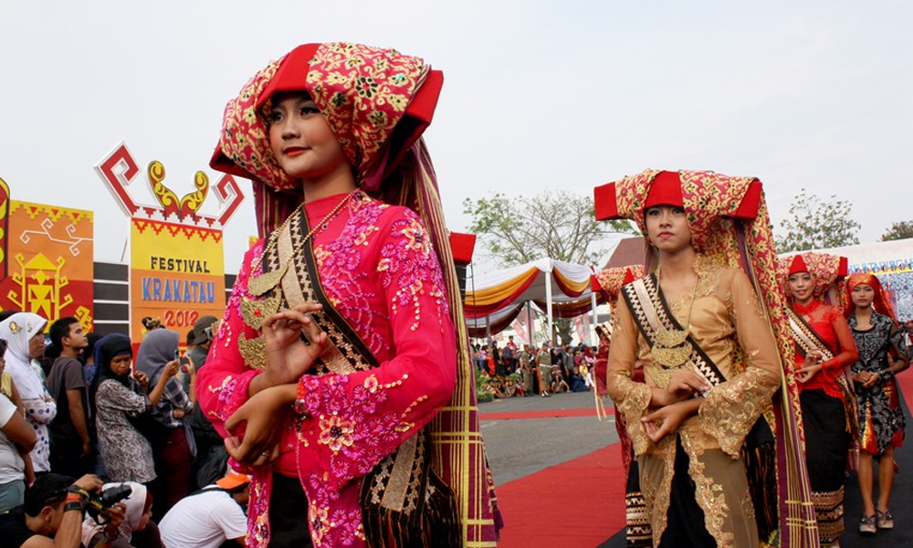 Suku Lampung merupakan salah satu kelompok etnis Suku Lampung yang mendiami wilayah ini, sebuah informasi provinsi di bagian selatan Pulau Sumatra, Indonesia Berikut adalah beberapa informasi umum tentang Suku lampung :